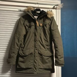 Fjällräven NUUK PARKA - women’s Medium - “deep forest”